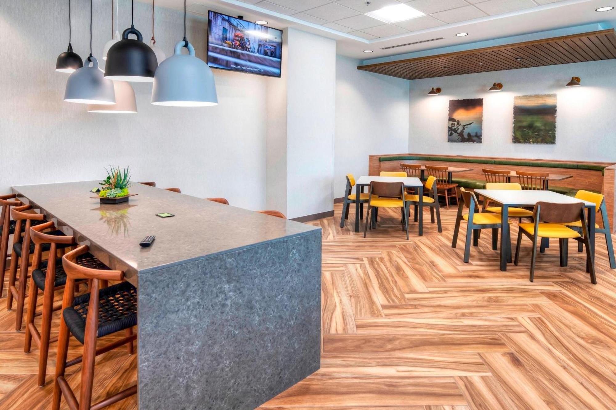 Fairfield Inn & Suites By Marriott Ottawa Airport Экстерьер фото