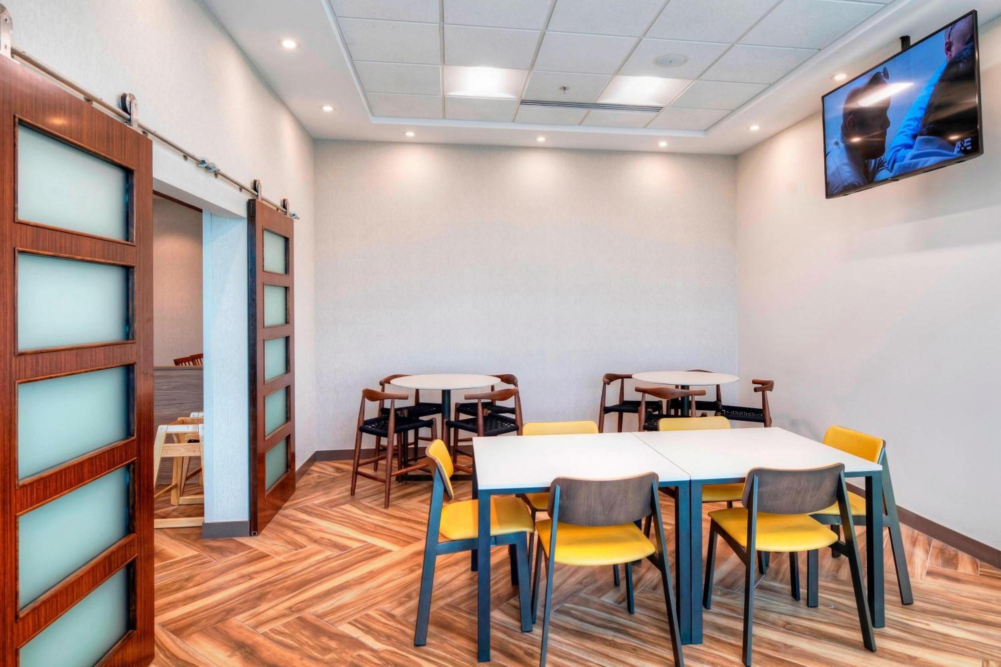 Fairfield Inn & Suites By Marriott Ottawa Airport Экстерьер фото
